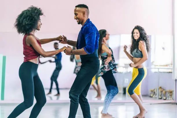 Bailes latinos: Salsa, Bachata, Cumbia, Rumba, Rancheras y Merengue